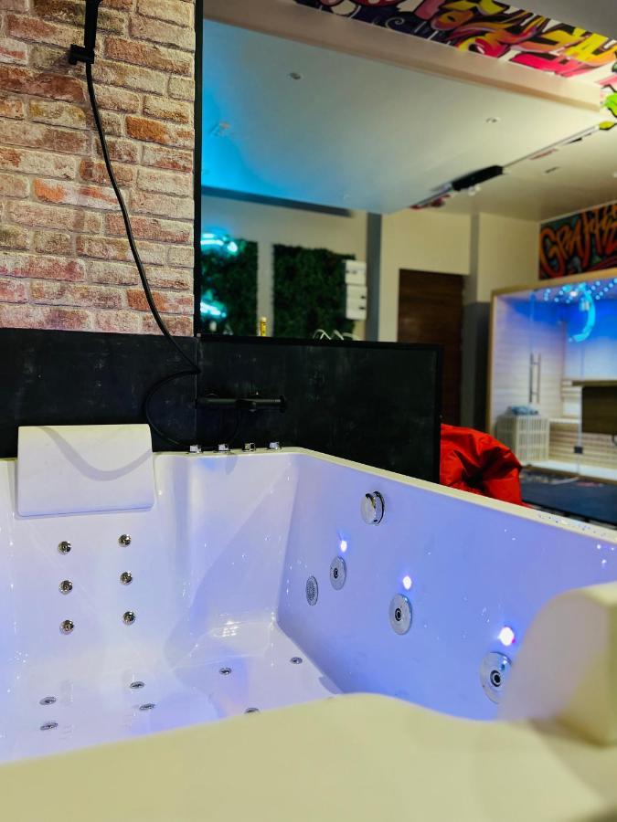 Capsule Street Art - Sauna- Jacuzzi - Playstation 5 - Billard - Netflix - Home Cinema - Terrasse Douai Buitenkant foto